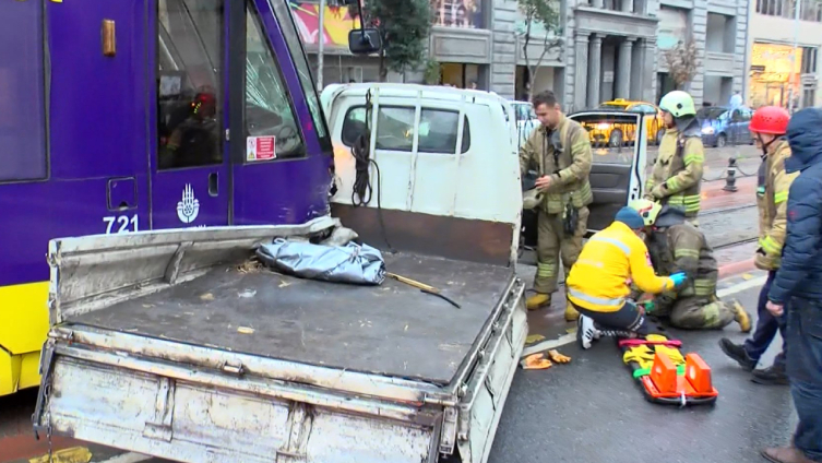 Beyoğlu'nda tramvay kazası: 1 yaralı